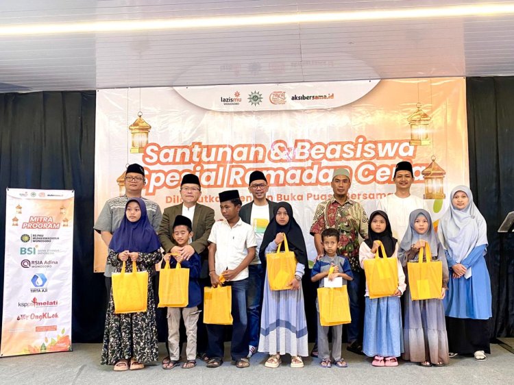Ramadhan Ceria:  Lazismu Berbagi Cindramata  dan Beasiswa